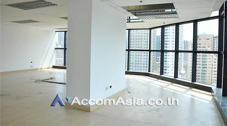 unit Office space For Rent in Sukhumvit, Bangkok  near BTS Ekkamai (AA15025)